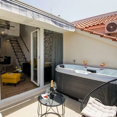Velvet Apartment *